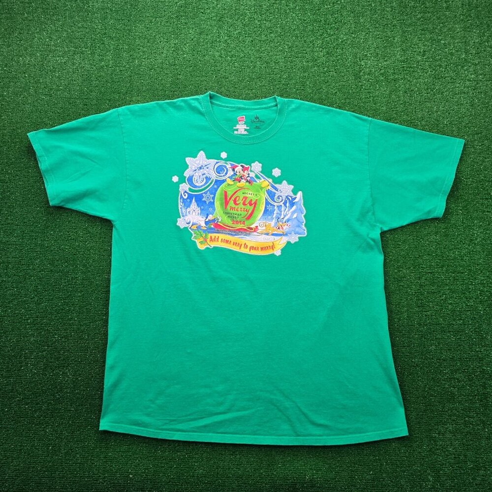Disney Parks Tshirt Mens 2XL Green Mickey's Very Merry Christmas Party‎ 2014